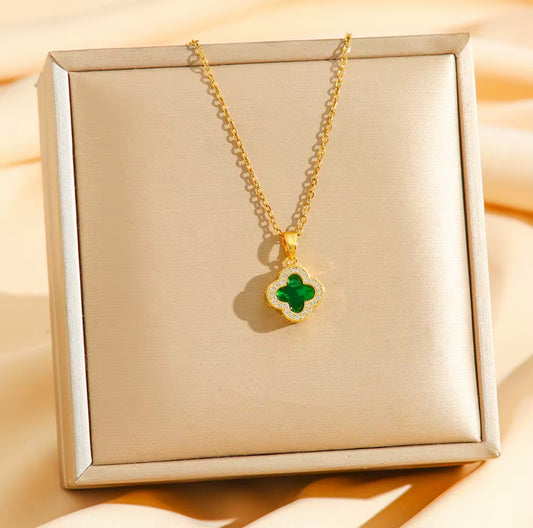 Green clover necklace